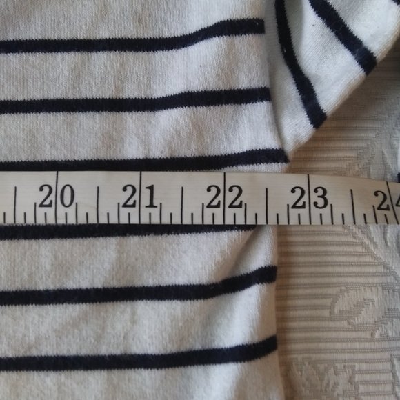 Adrienne Vittadini | Navy and Cream Long Sweater with Graphic Floral | XL - Picture 10 of 12